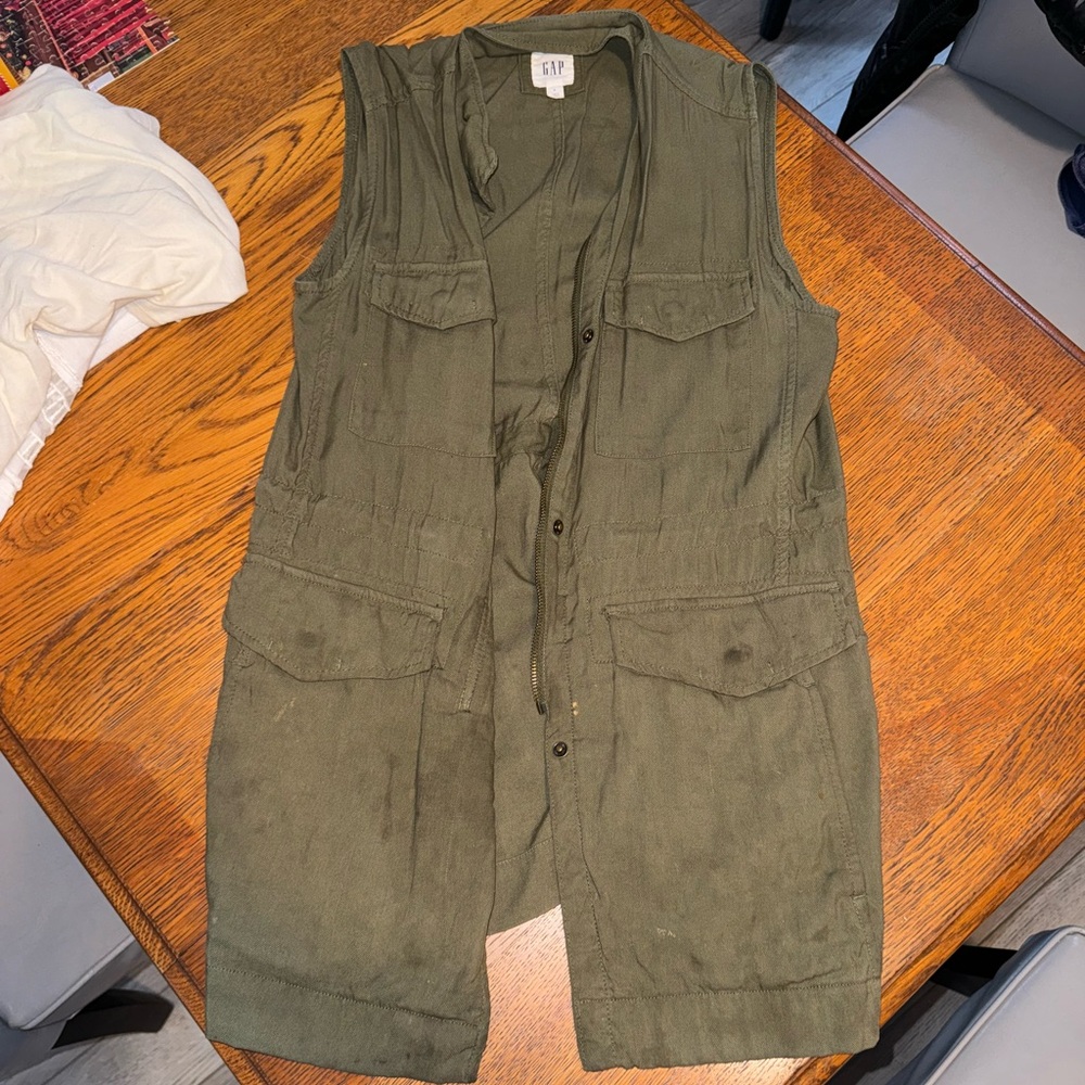 Gap: olive green, long cargo vest, size small
